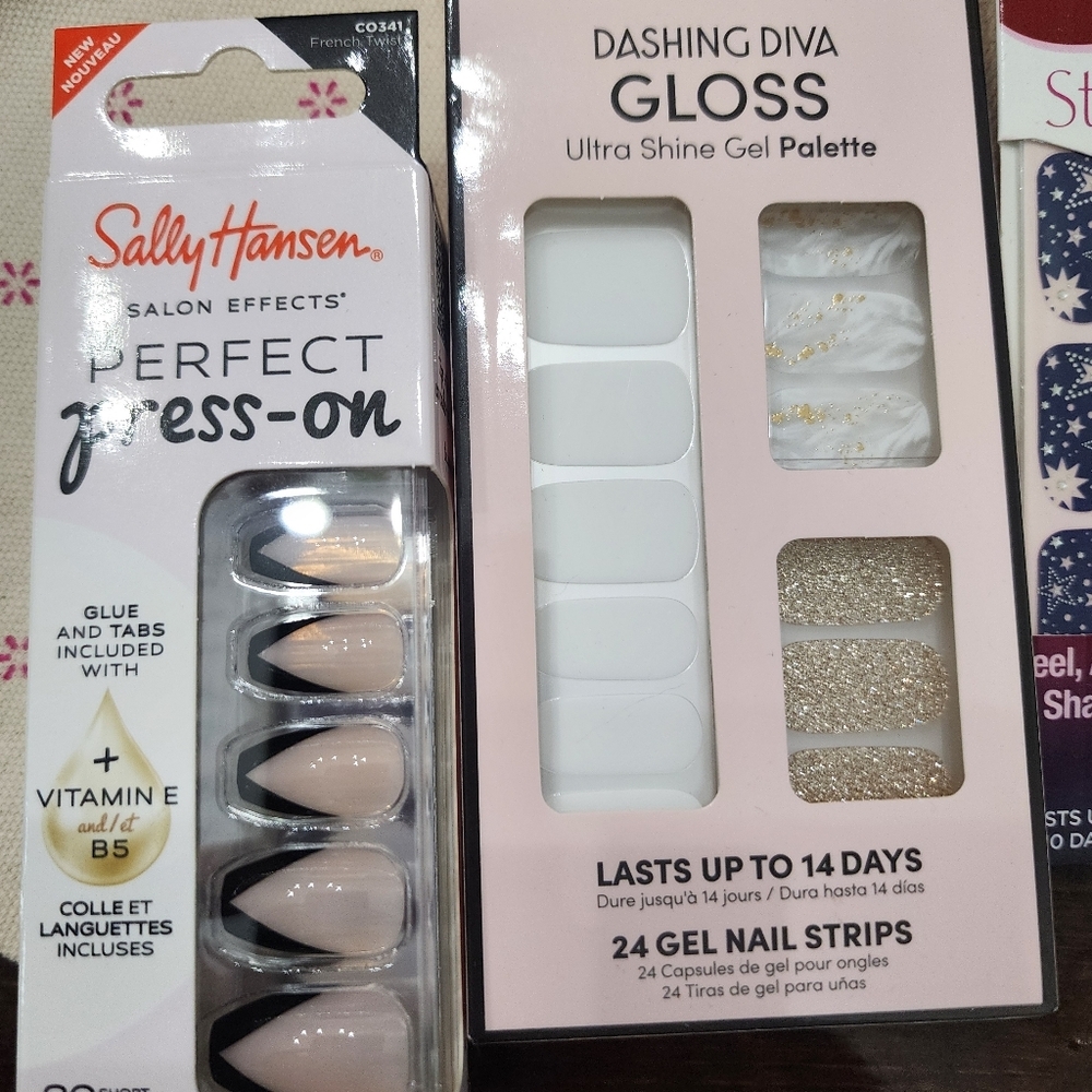 Set of Perfect Press-On Nails, 3 Sets Of Nail Strips, & Free Bag - Picture 2 of 9